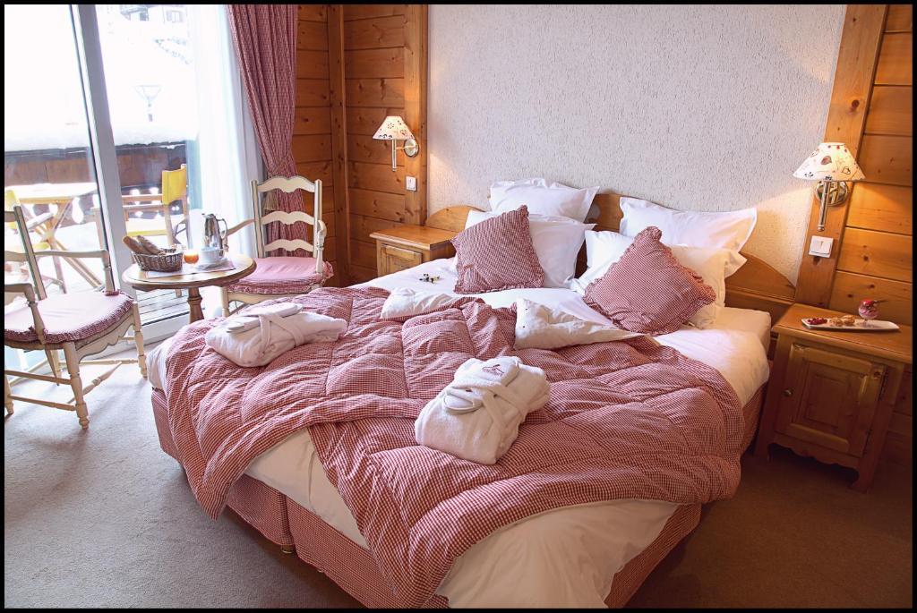 Chalet-Hotel La Marmotte, La Tapiaz & Spa, The Originals Relais Les Gets Rom bilde